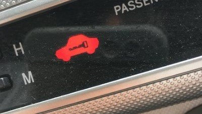 Red Car With Key Symbol On Dashboard 3 How to Immobilizer System work